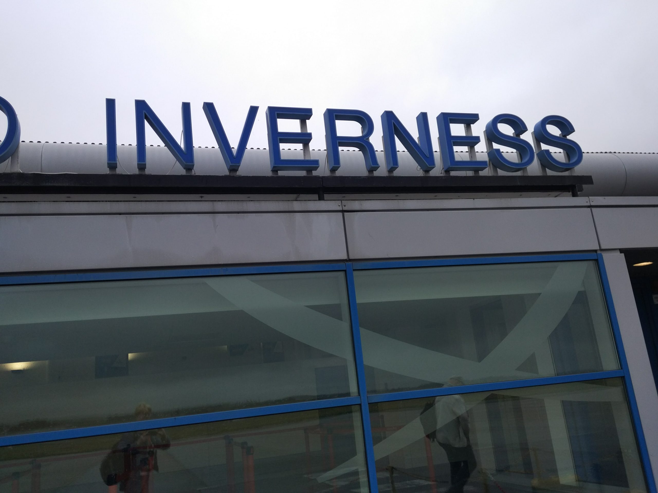Vliegveld Inverness verwacht ons.<br>
Flughafen Inverness erwartet uns.